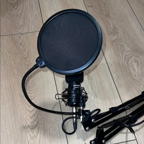 EUC - Neewer NW-800 Professional Condenser Microphone Kit (Black+Gold) - Picture 8 of 16